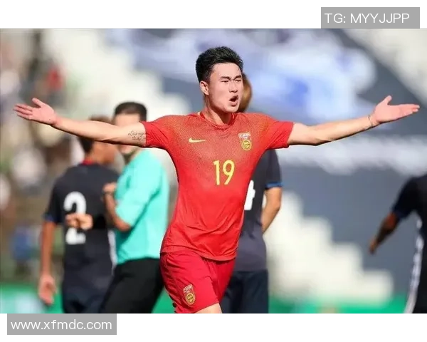 浙江足球星闪耀绿茵场展现拼搏精神引领团队不断迈向新辉煌